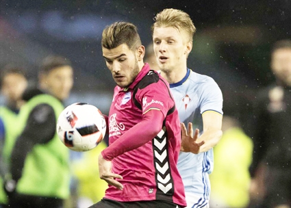 Theo Hernandez gây "sóng" thành Madrid