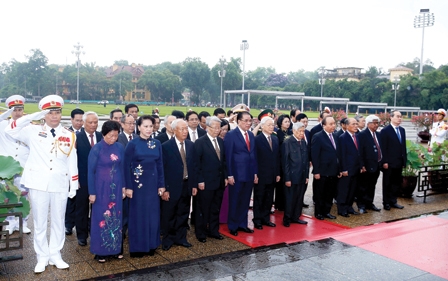 Lãnh đạo Đảng, Nhà nước viếng Chủ tịch Hồ Chí Minh nhân kỷ niệm 127 năm Ngày sinh của Người