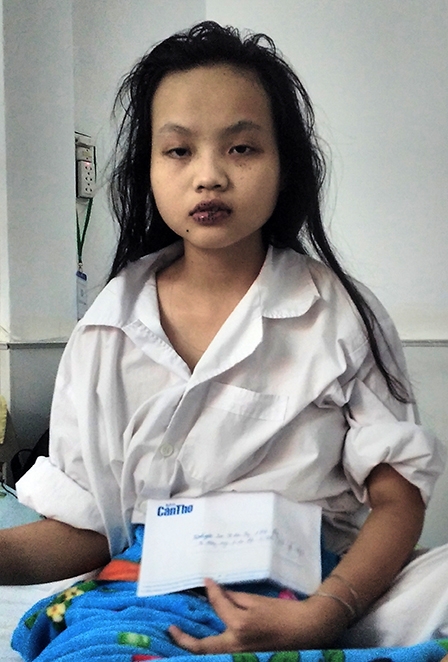 Trao tiền từ thiện