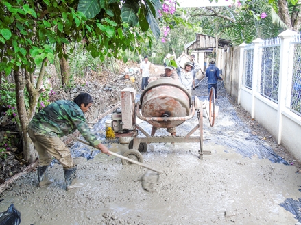 Nhiều hành động thiết thực làm theo gương Bác