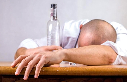 Thức uống có cồn kết hợp nấm đường ruột gây tổn thương gan