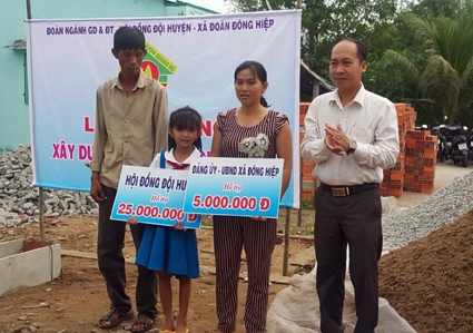 Thầy và trò cùng làm theo lời Bác