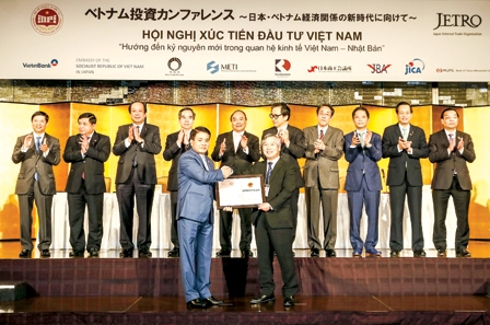 Thủ tướng Nguyễn Xuân Phúc và Thủ tướng Shinzo Abe dự Hội nghị Xúc tiến đầu tư Việt Nam