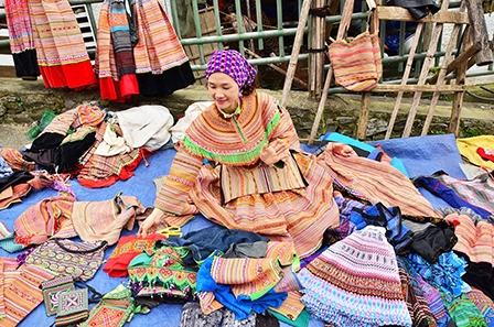 Đi bộ dưới chân Hoàng Liên Sơn