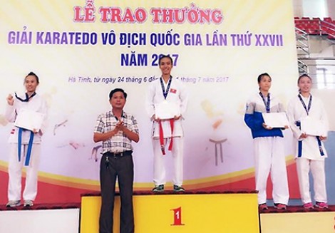 Võ sĩ Tuyết Ngân đoạt HCV đầu tiên cho Cần Thơ