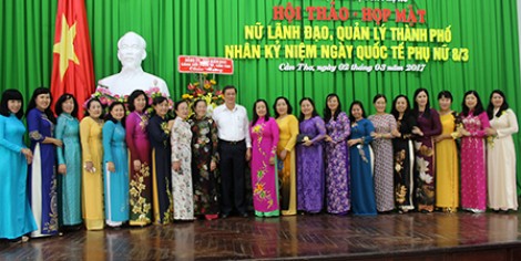 Phát huy vai trò nữ đại biểu
Hội đồng nhân dân các cấp