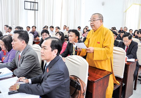 Dân chủ, thẳng thắn, 
giải quyết cơ bản vấn đề đặt ra