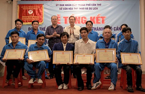 Trao thưởng cho các VĐV khuyết tật Cần Thơ
