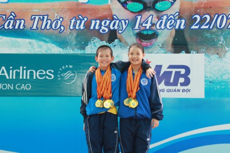 2 kình ngư "nhí" phá 14 kỷ lục quốc gia nhóm tuổi 11