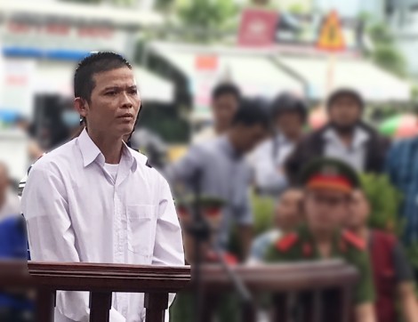 Dược sĩ chiếm đoạt tiền, lãnh án

10 năm tù