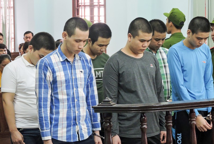 Vụ giết người ở vũ trường V18: 2 án chung thân và 50 năm tù cho 6 bị cáo