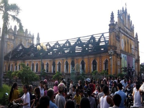 Nhà thờ cổ trăm năm tuổi ở Nam Định bị thiêu rụi trong đêm