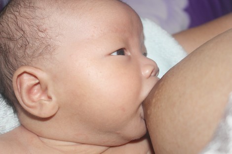 Kinh nghiệm nuôi con bằng sữa mẹ