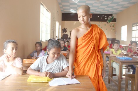 Bảo tồn và phát huy tiếng nói,

chữ viết Khmer ở ĐBSCL

Bài 1: Rộn ràng lớp dạy chữ Khmer