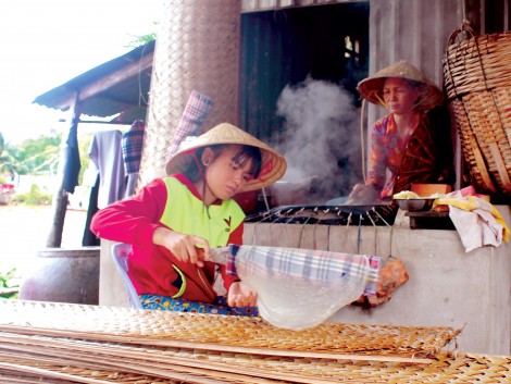 Trợ lực để Làng nghề bánh tráng Thuận Hưng phát triển