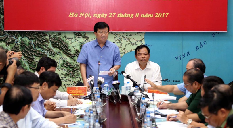 Phó Thủ tướng Trịnh Đình Dũng chủ trì

họp khẩn ứng phó bão số 7