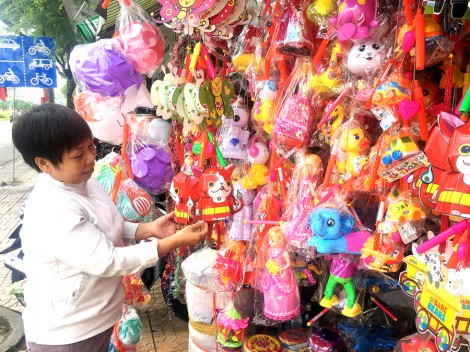 Sắm đồ chơi Trung thu cho bé