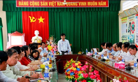 Quan tâm giáo dục chính trị tư tưởng, đạo đức nghề nghiệp cho công chức, viên chức