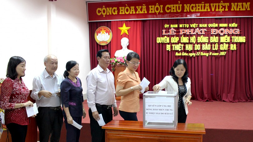 Phát động ủng hộ

đồng bào miền Trung

bị ảnh hưởng bão lũ