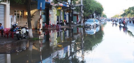 Xả đập tràn kiểm soát lũ sông Cửu Long và vùng Tứ giác Long Xuyên
