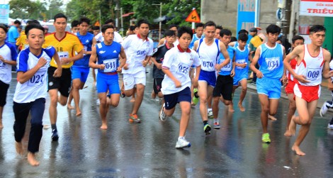 Đại hội TDTT TP Cần Thơ lần VIII-2017: Khởi tranh môn việt dã, bơi vượt sông