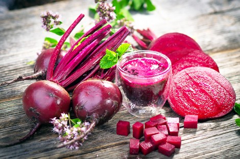 Lý do nên uống nước ép củ dền mỗi ngày