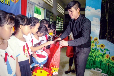 Công ty TNHH Phạm Chí Linh

Ấm tình “Trung thu cho em”