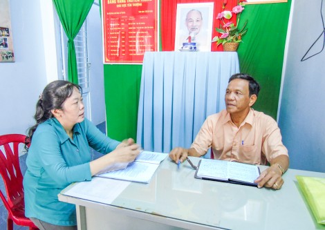 Gương mẫu làm theo gương Bác