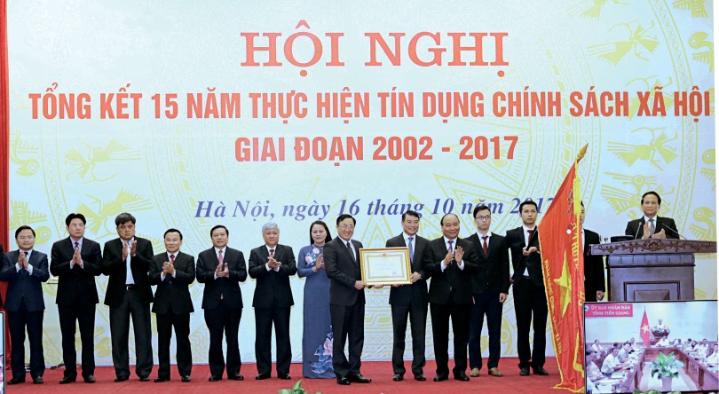 Thủ tướng Nguyễn Xuân Phúc:

Nâng cao chất lượng các chương trình

tín dụng chính sách