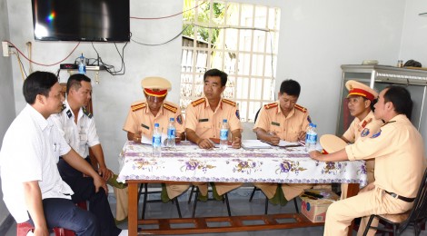 Kiểm tra phương án điều tiết đảm bảo an toàn giao thông đường thủy nội địa tại khu vực cầu Ô Môn