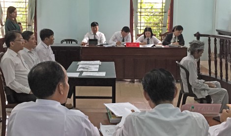 Phúc thẩm vụ con đòi bỏ tù cha:

Ông Đinh Công Mách được miễn hình phạt
