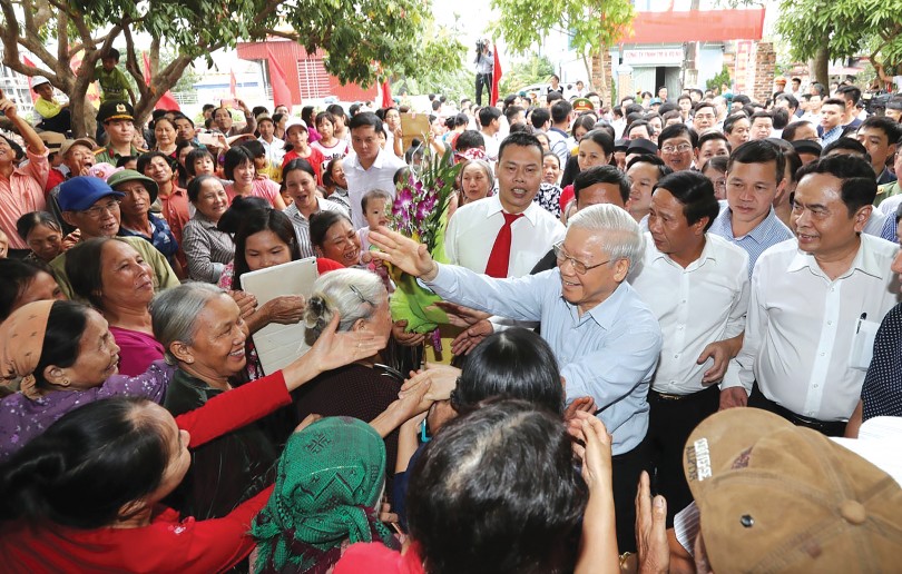 Tổng Bí thư Nguyễn Phú Trọng

dự Ngày hội đại đoàn kết toàn dân tộc tại Làng văn hóa Thượng Điện