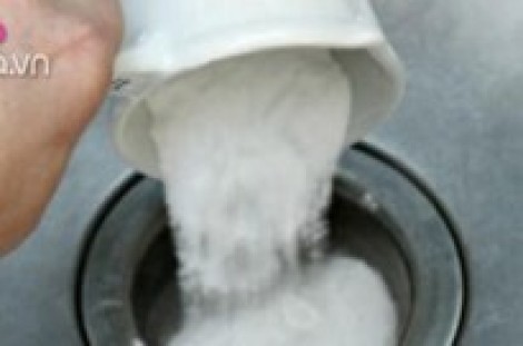 Ăn phải bột thông bồn cầu, 3 trẻ mầm non nhập viện