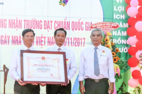 Phòng Giáo dục và Đào tạo quận Ninh Kiều họp mặt Ngày Nhà giáo Việt Nam 20-11