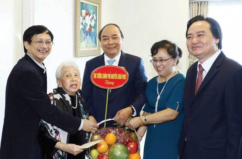 Chính phủ đang nghiên cứu để sớm có chính sách phù hợp cho các nhà giáo và văn nghệ sĩ