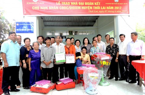 Đổi mới, hướng về cơ sở,

hướng về nạn nhân