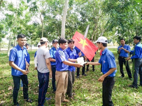 Quan tâm phát triển đảng viên trong đồng bào có đạo
