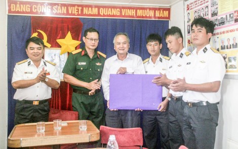 Hướng về biển, đảo quê hương
