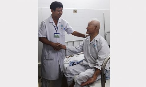 Phẫu thuật bướu bàng quang cho cụ ông 107 tuổi