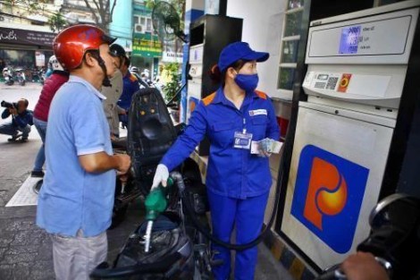 Petrolimex và PVOIL chính thức bán xăng E5 RON 92 trên toàn quốc
