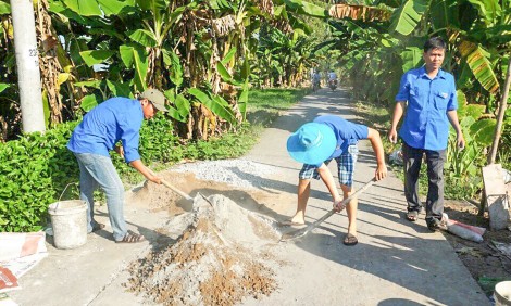 Đoàn viên tham gia đảm bảo an toàn giao thông 
