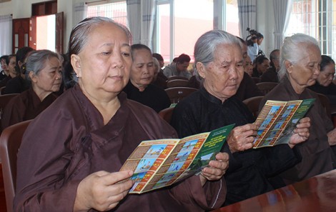 Phụ nữ phát huy vai trò nòng cốt

trong tuyên truyền an toàn giao thông