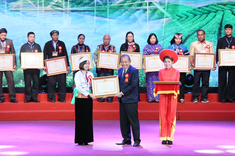 Tuyên dương 512 người có uy tín, tiêu biểu là người dân tộc thiểu số
