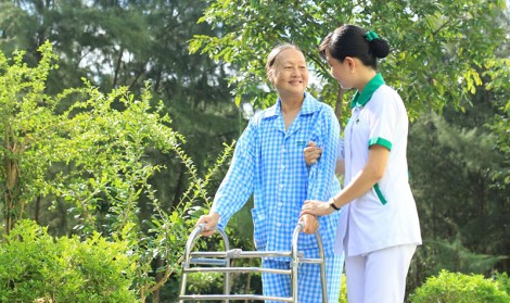 Thay khớp háng nhân tạo thành công cho bệnh nhân 101 tuổi