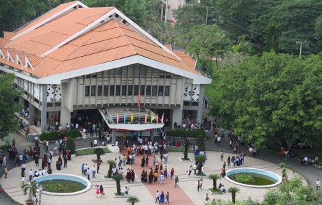 Tăng quyền tự chủ và

đẩy mạnh phân tầng đại học