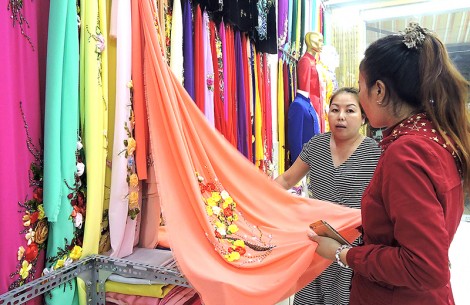 Độc đáo nghề may áo dài