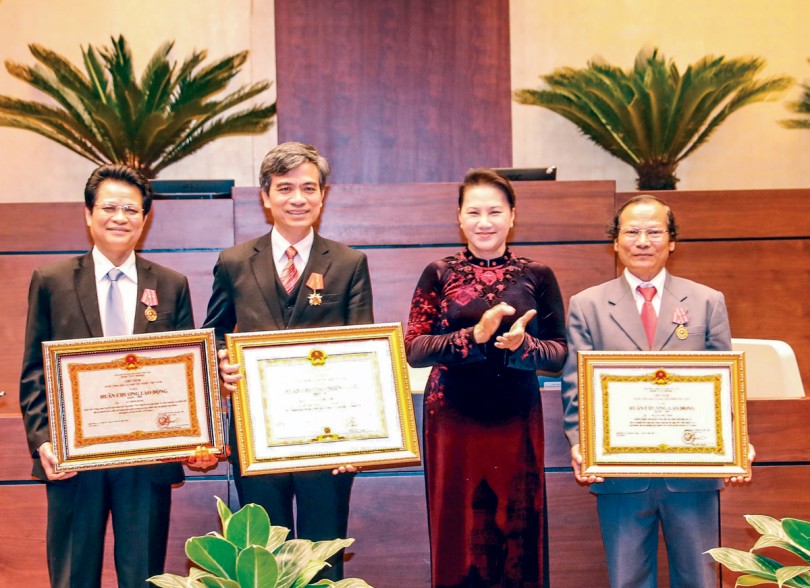 Đề xuất nhiều sáng kiến và giải pháp thiết thực nâng cao 
chất lượng hoạt động của Quốc hội
