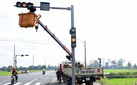 Đã lắp đèn tín hiệu giao thông

trên tuyến đường tránh nội thị Thốt Nốt