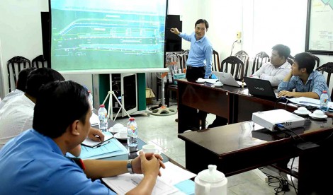 Tổ chức phân luồng, đảm bảo an toàn giao thông

khi thi công cầu Quang Trung đơn nguyên 2