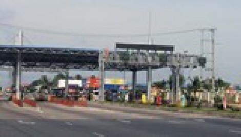 Cắm biển cấm dừng xe quá 5 phút tại các trạm thu phí